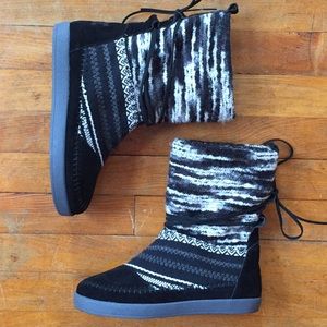 TOMS // black Nepal boots